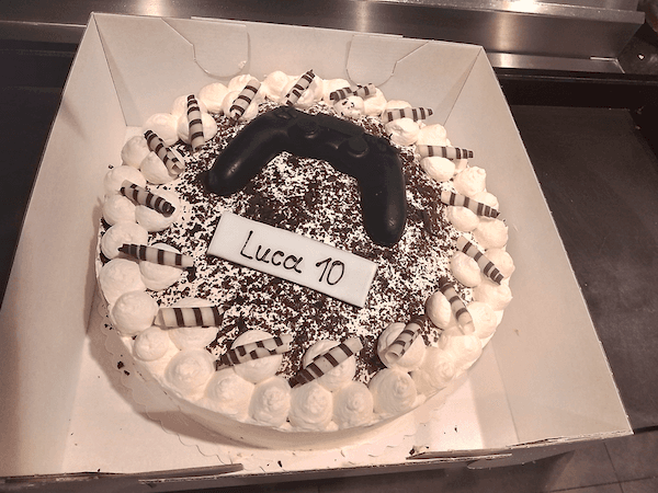 Torte zum 10. mit Controller